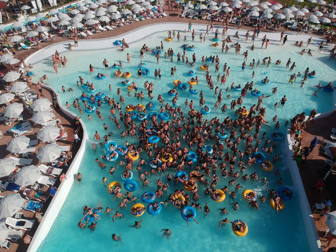 Divertiland Water Park se redeschide pe 6 iunie 2025. În primele trei zile, vizitatorii  beneficiază de o ofertă specială: 1+1 GRATIS